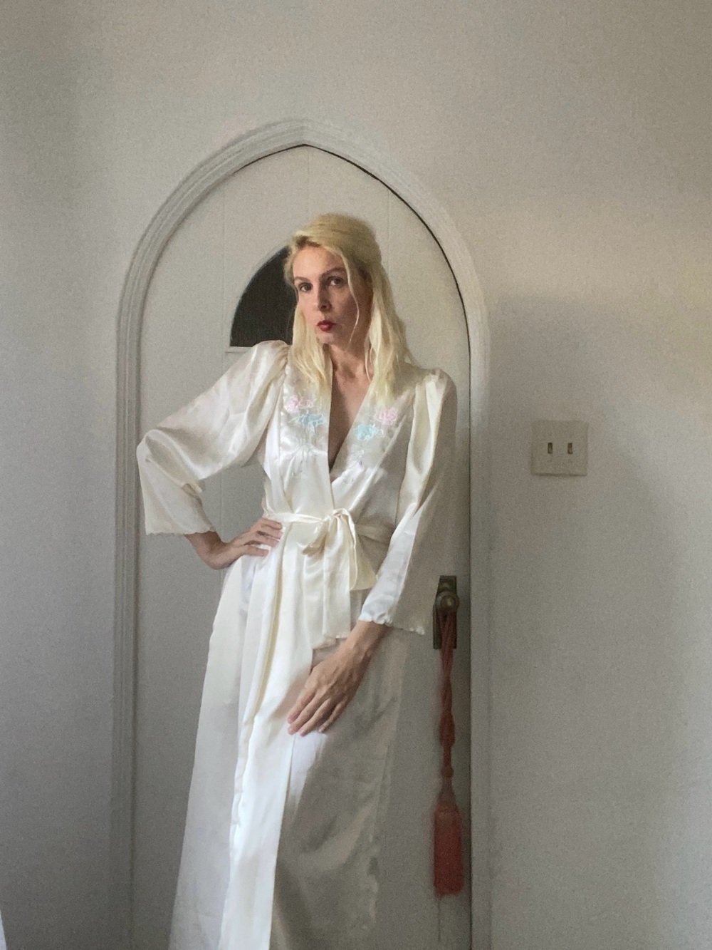 Silky Poly Ivory Floral leaf Pastel Embroidery Side Pockets Maxi Wrap Robe
S/M